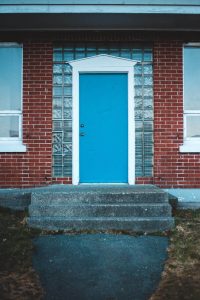 Синя метална врата